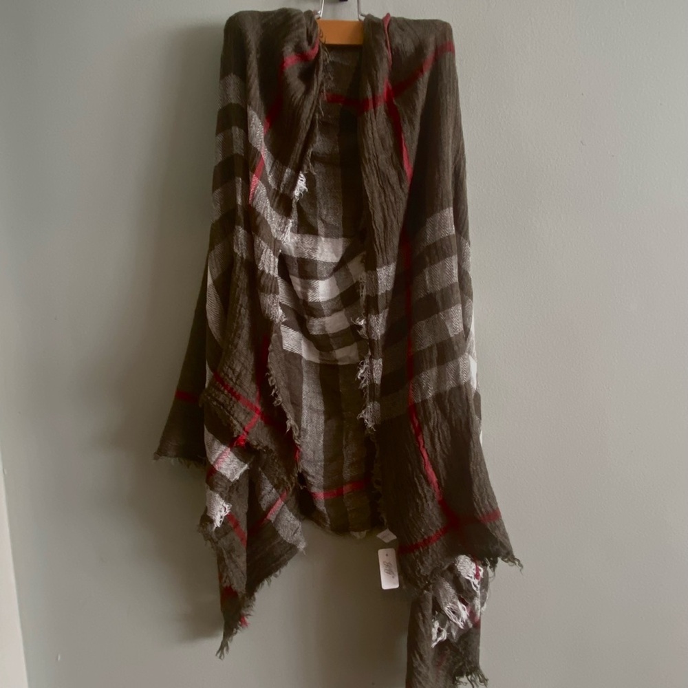 Women’s Dress Scarf. Hunter green, Maroon, and whiter plaid. Very soft.